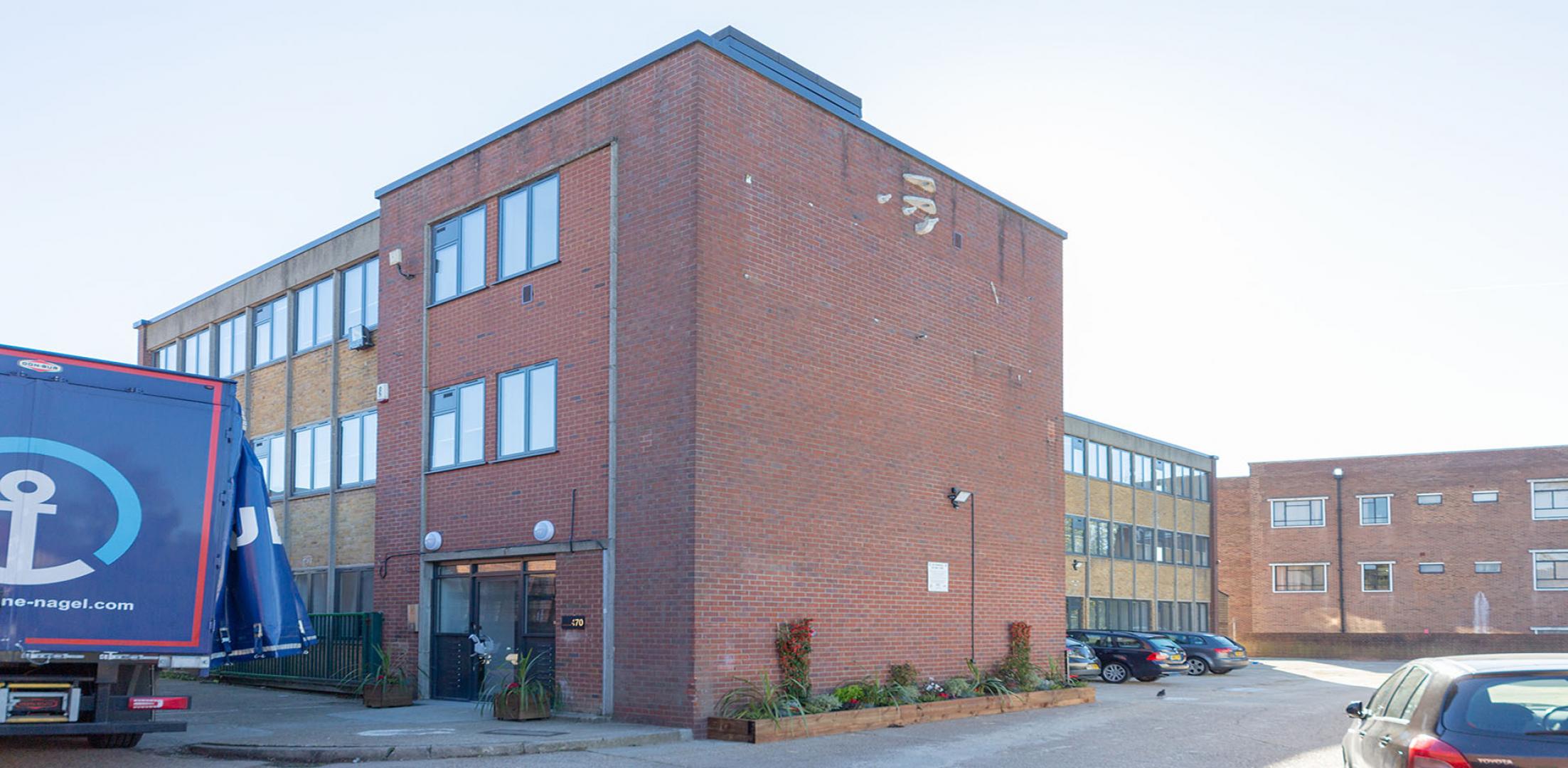 			HEATING, HOT WATER, COOKING GAS and PARKING INCLUDED, 1 Bedroom, 1 bath, 1 reception Flat			 Church Lane , KINGSBURY / WEST HENDON 